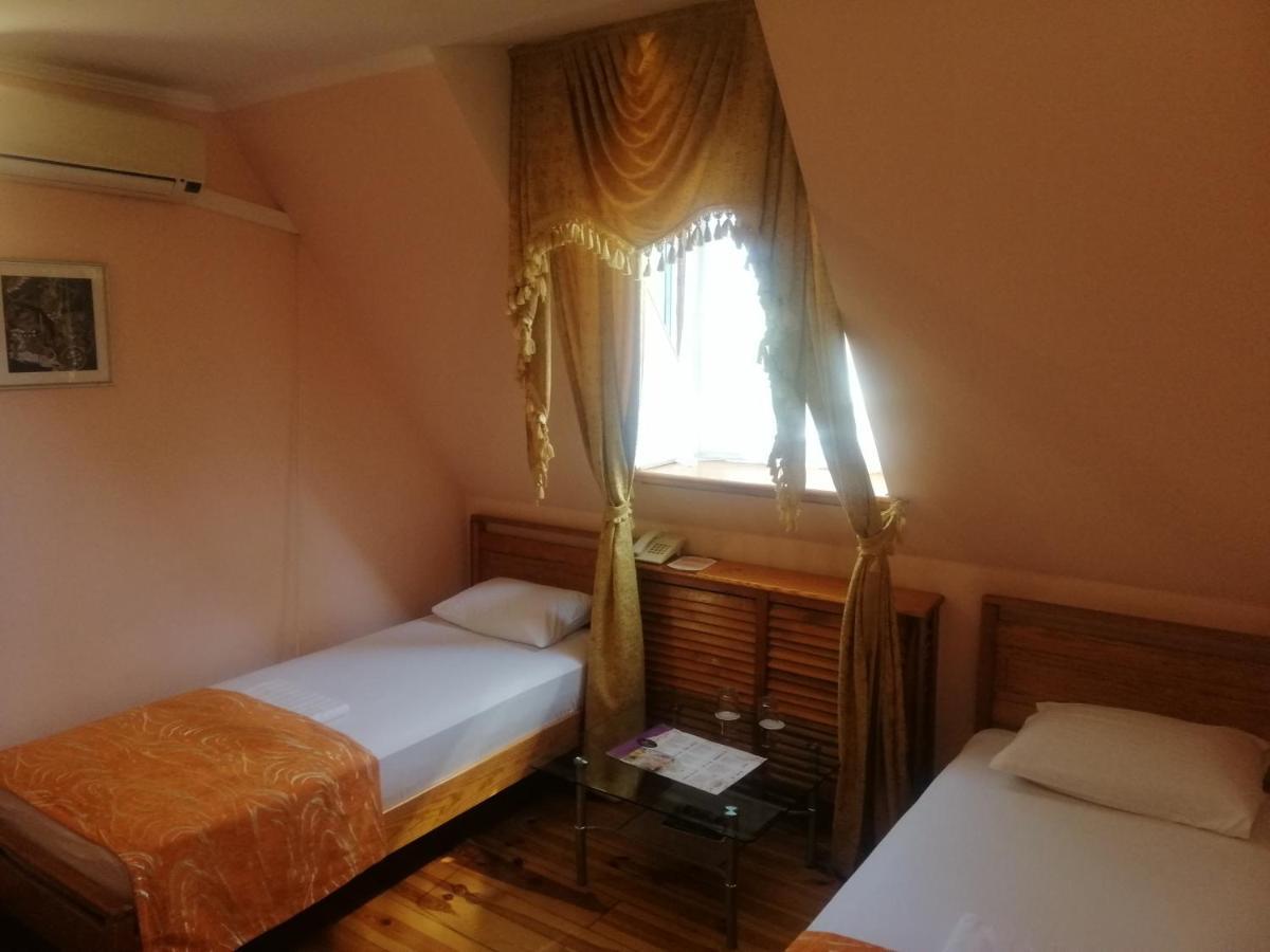 Hotel Gostiniy Dvor Non-Stop Jersón Exterior foto