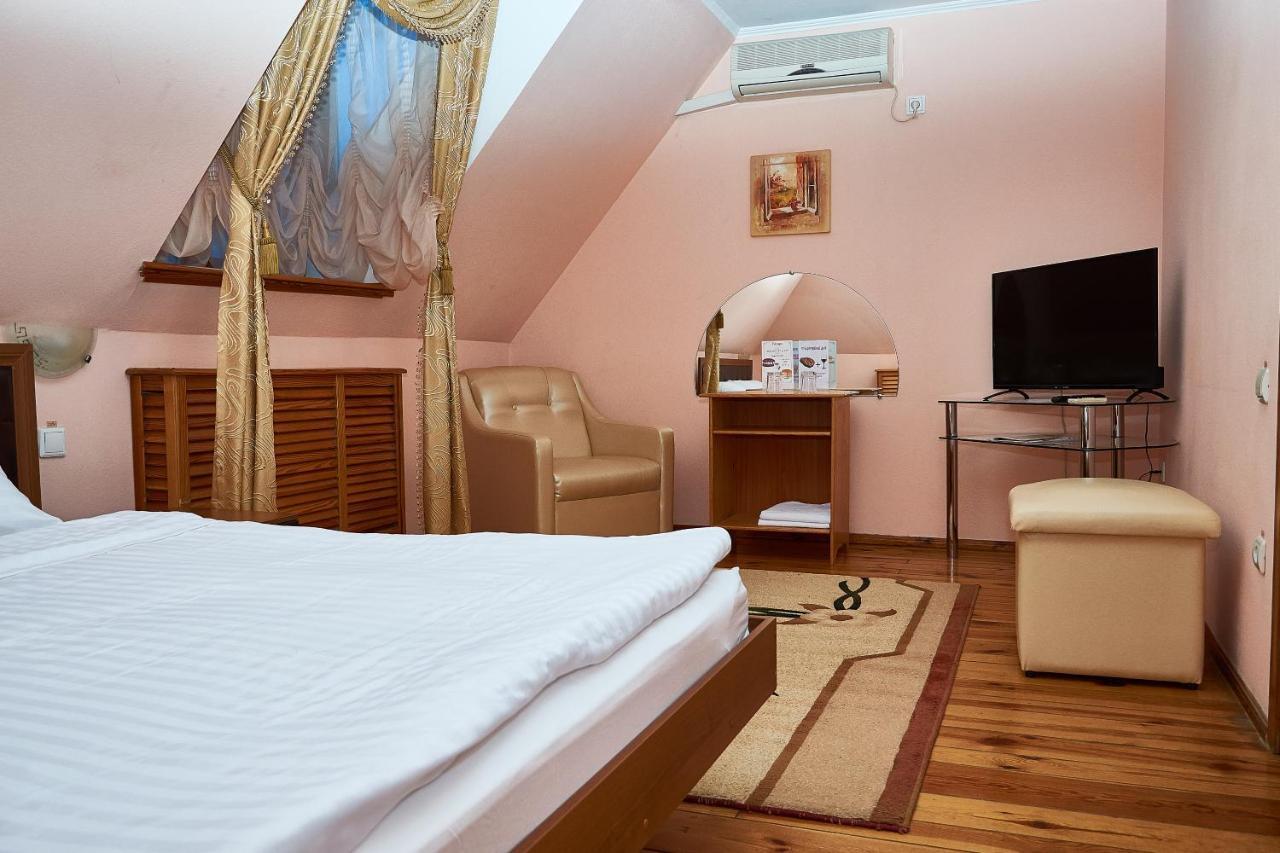 Hotel Gostiniy Dvor Non-Stop Jersón Exterior foto
